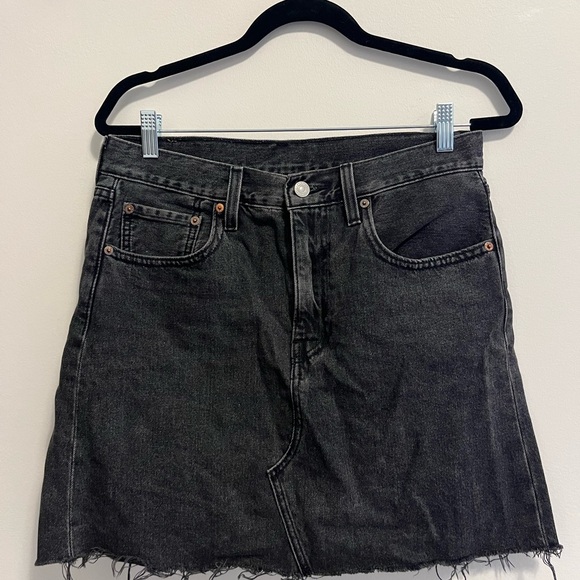 Levi’s high waisted denim skirt, size 30 - Picture 3 of 3